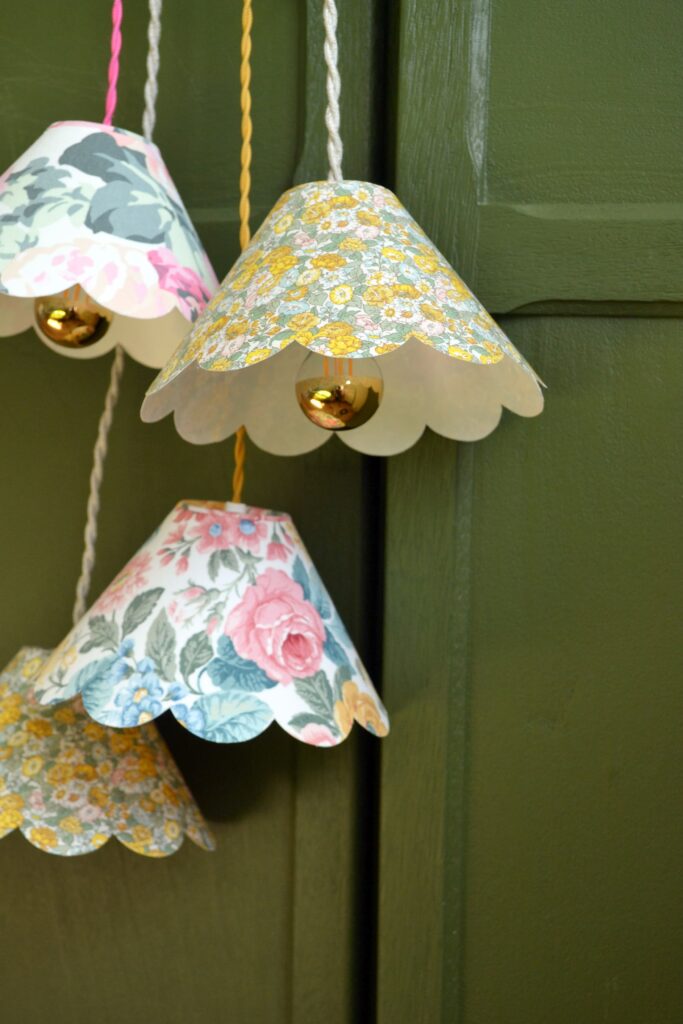 baladeuse-rozie-festonnee-atelier-mira